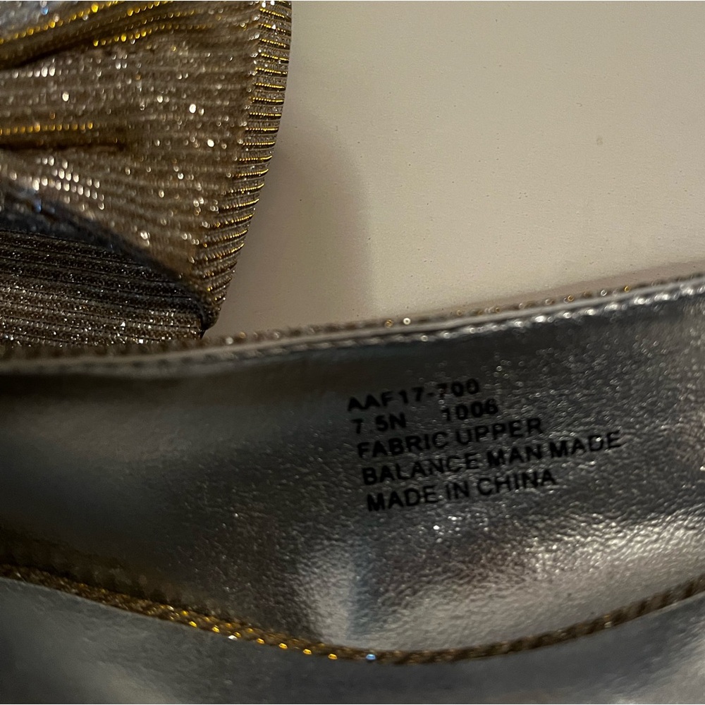 New without box- David Tate 7.5 sling back strike gold/ silver heel - Picture 5 of 8